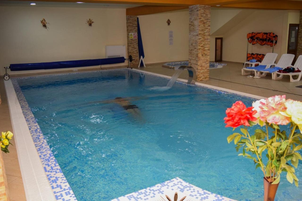 Pensiunea Dracula & Spa Căpăţîneni-Ungureni Exterior foto